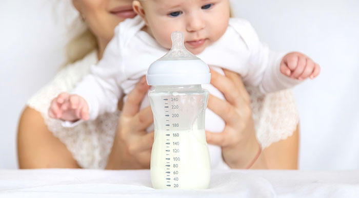 Baby bottle mouth sales breastfeeding